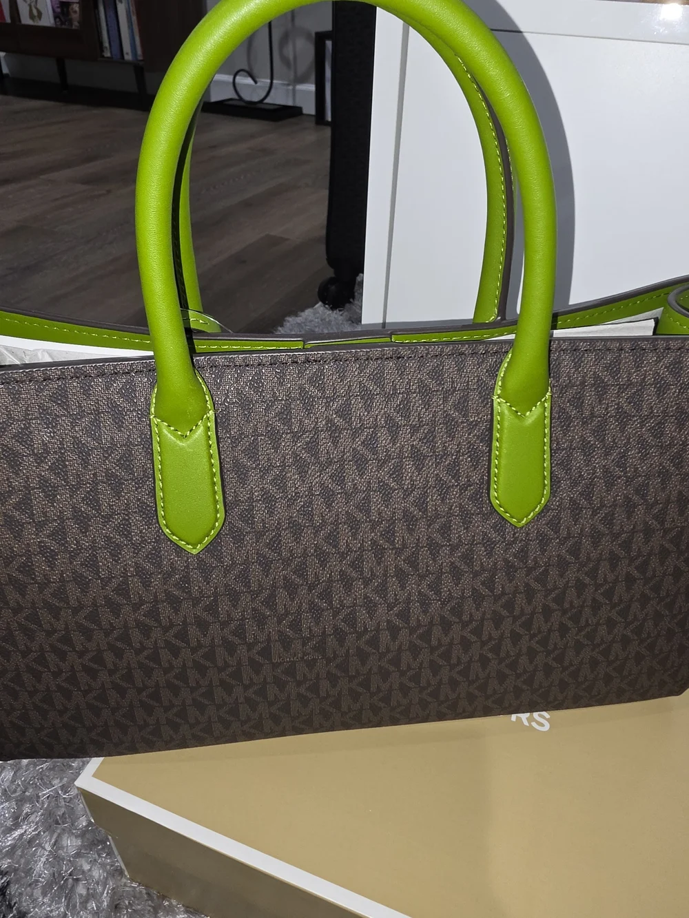 Michael Kors signature mk